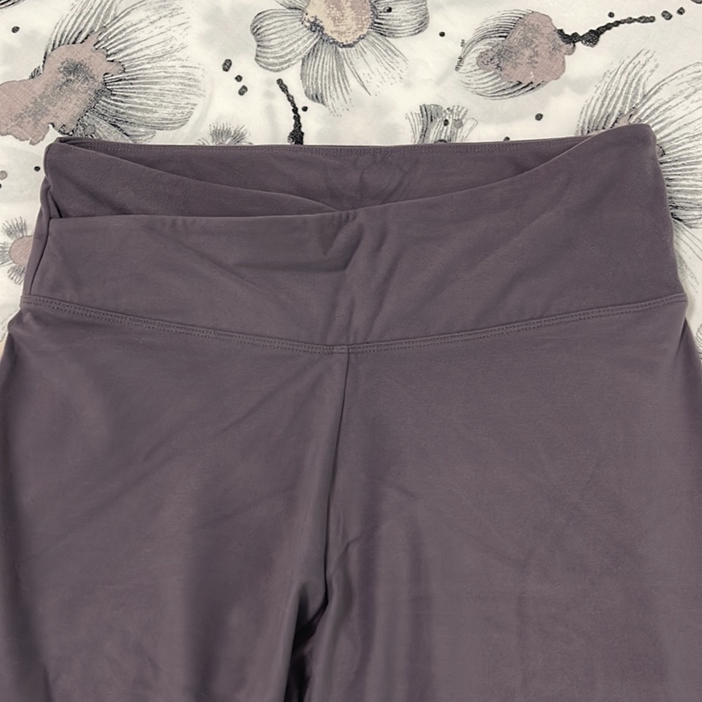 Victoria’s Secret Sport buttery soft leggings size Small - Picture 2 of 6